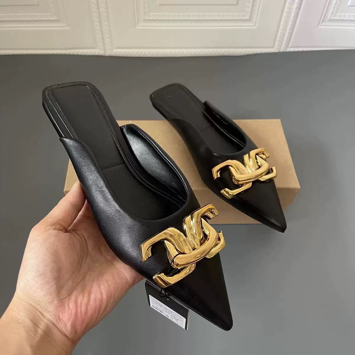 Chain Front Shoe