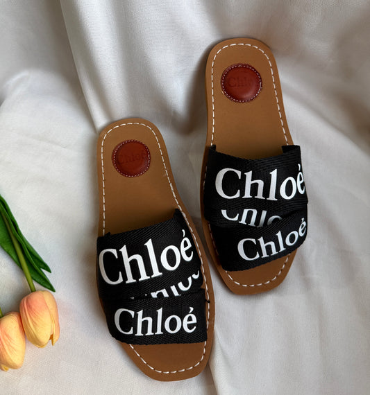 ChloƩ Woody Flat Sandal