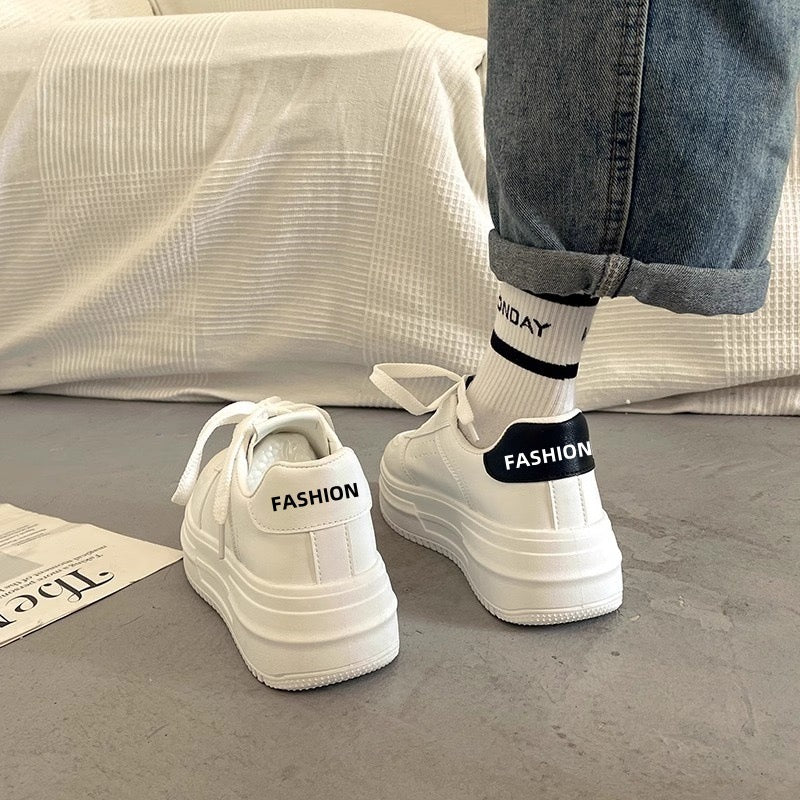 Casual white platform sneaker