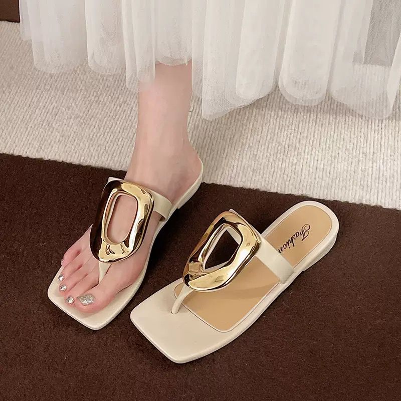 Glossy sign sandal