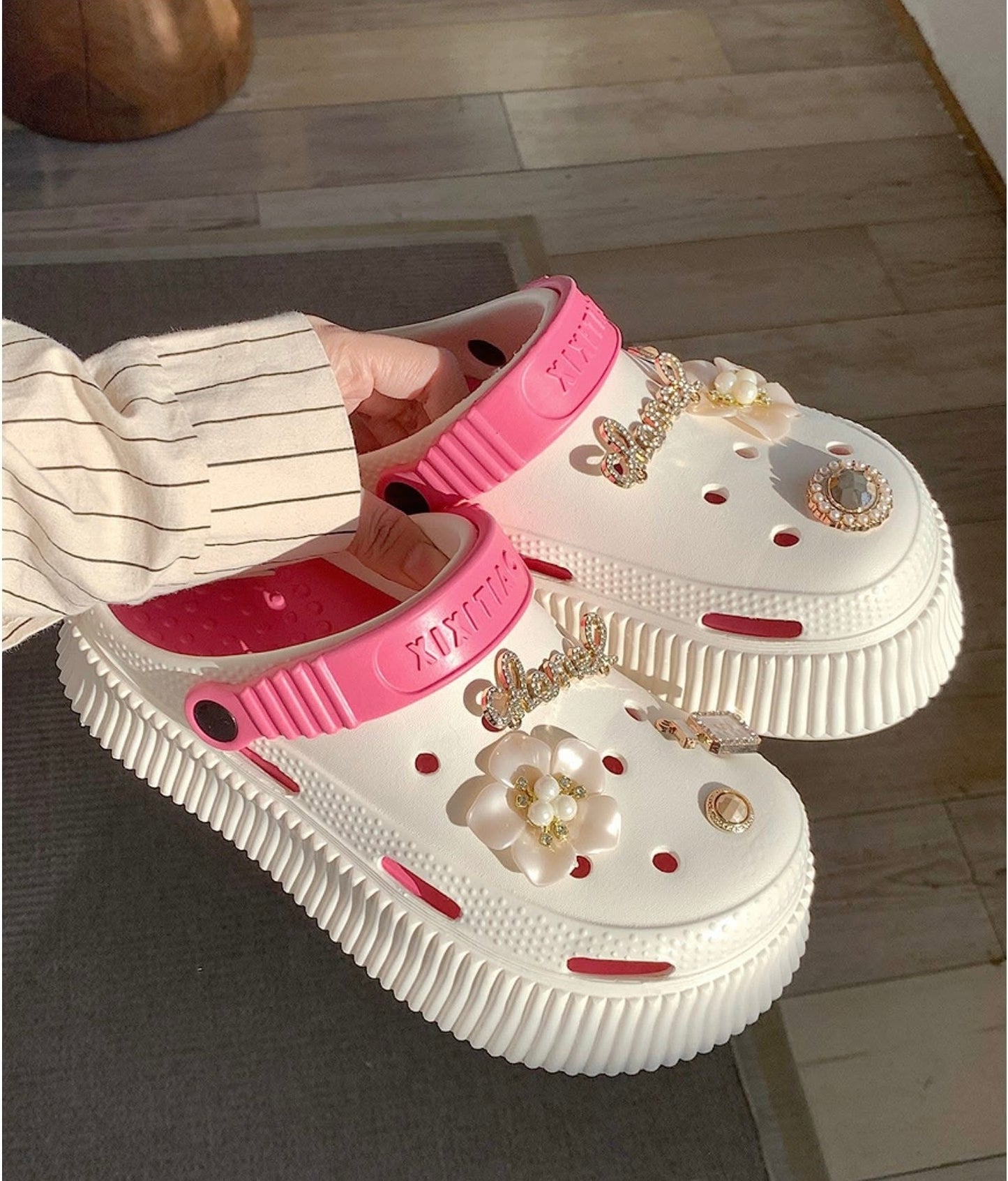 Fashionable women's crocs