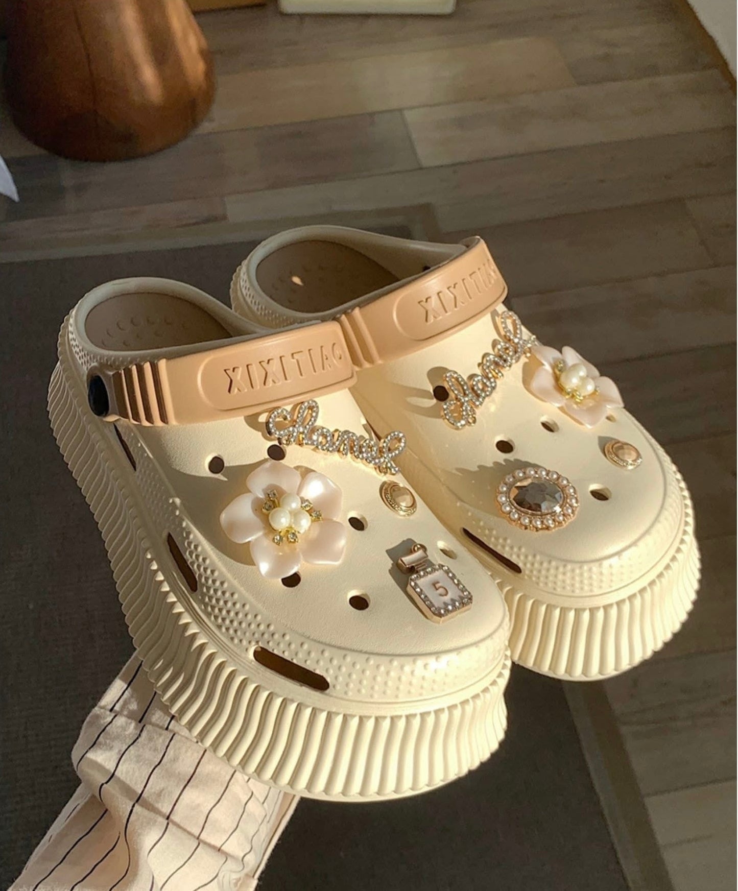 Fashionable women's crocs