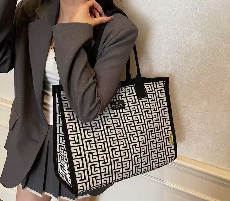 Elegant Daily Tote Bag