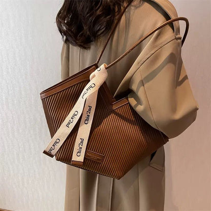 Noir Curve Lock Shoulder Bag