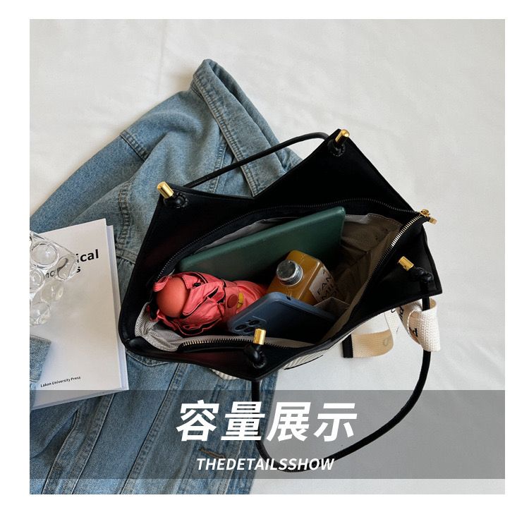 Noir Curve Lock Shoulder Bag