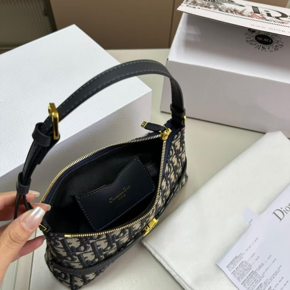 Oblique Pattern Saddle Shoulder Bag